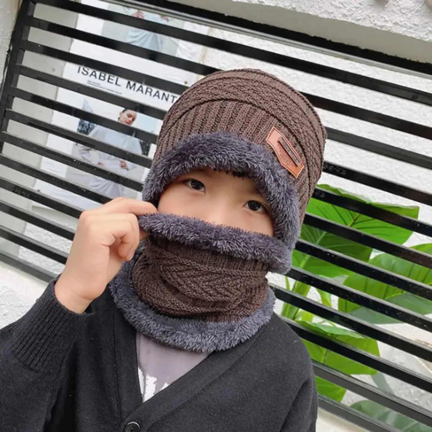 

Stay Extra Cozy and Warm with this Soft and Thickened Unisex Beanie and Scarf Set for Maximum Winter Comfort. Perfect for Fighti