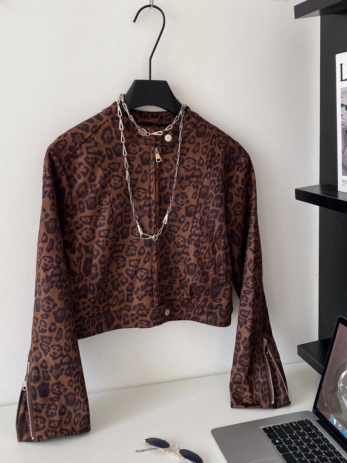 Retro Leopard Print Flip Collar Zipper Short Jacket Women Loose Cool Small Size Jacket Top 2026 New Style Casual Wear