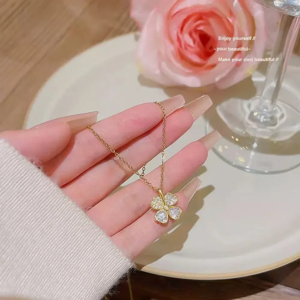 

Exquisite four-leaf petal necklace, colorfast for women, summer lightweight luxury niche pendant neck chain, versatile high-end