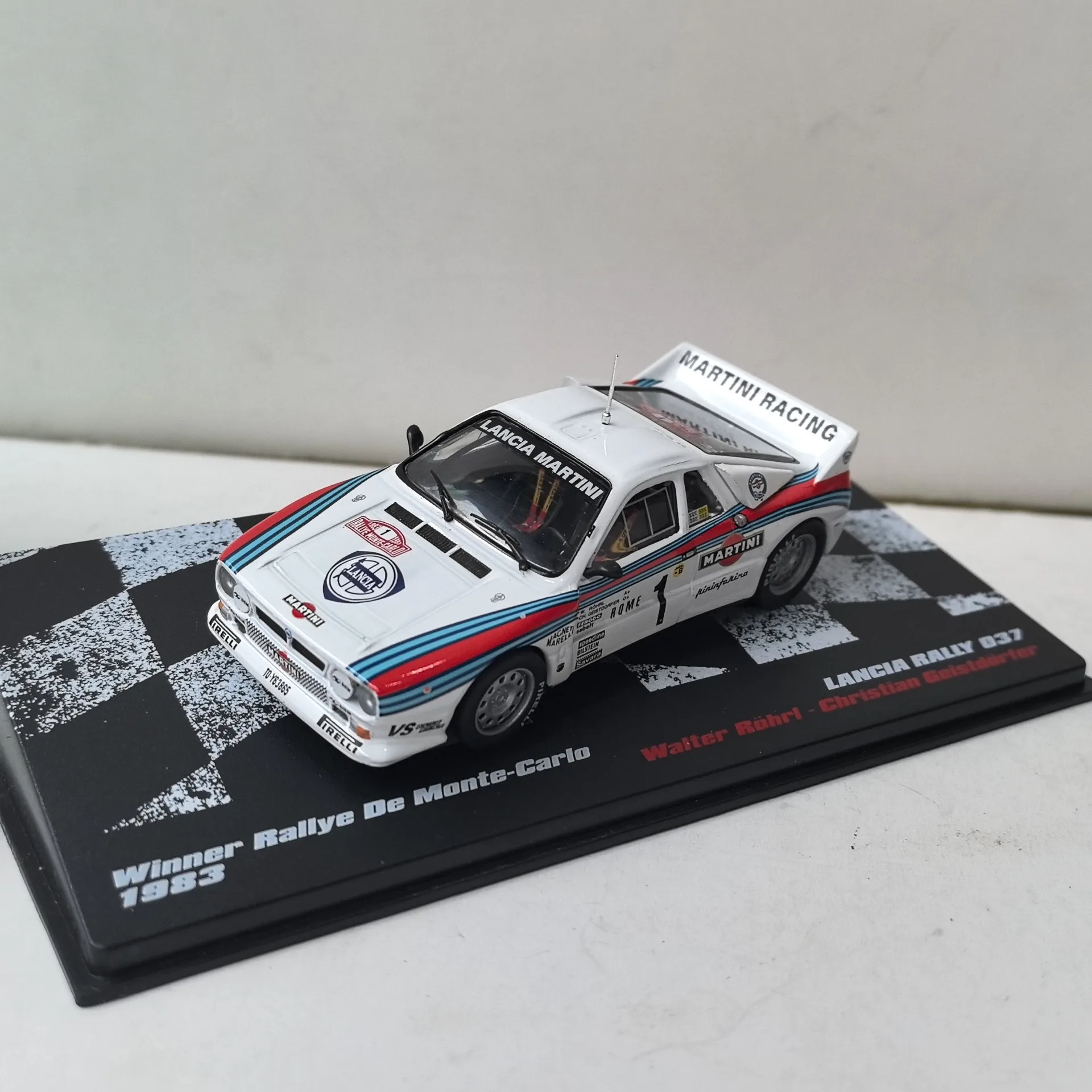

Diecast DEA 1/43 Scale LANCIA 037 #1 1983 Rally Car Alloy Car Model Collectible Toy Gift Souvenir Display Ornament