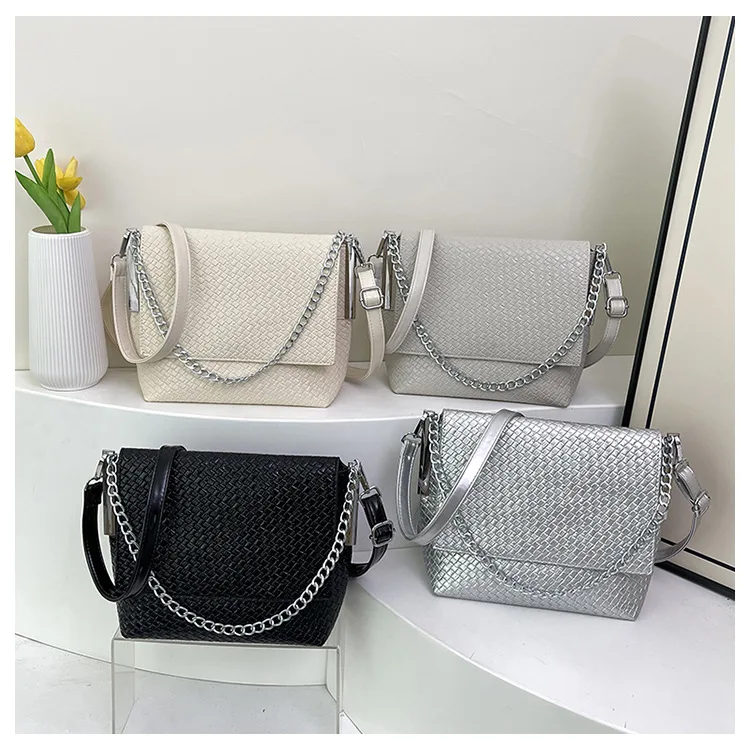 

2025 Summer Trendy Women's Chain Square Bag Viral Shoulder Crossbody Purse Fashion Retro Mini Bag Hot Sale