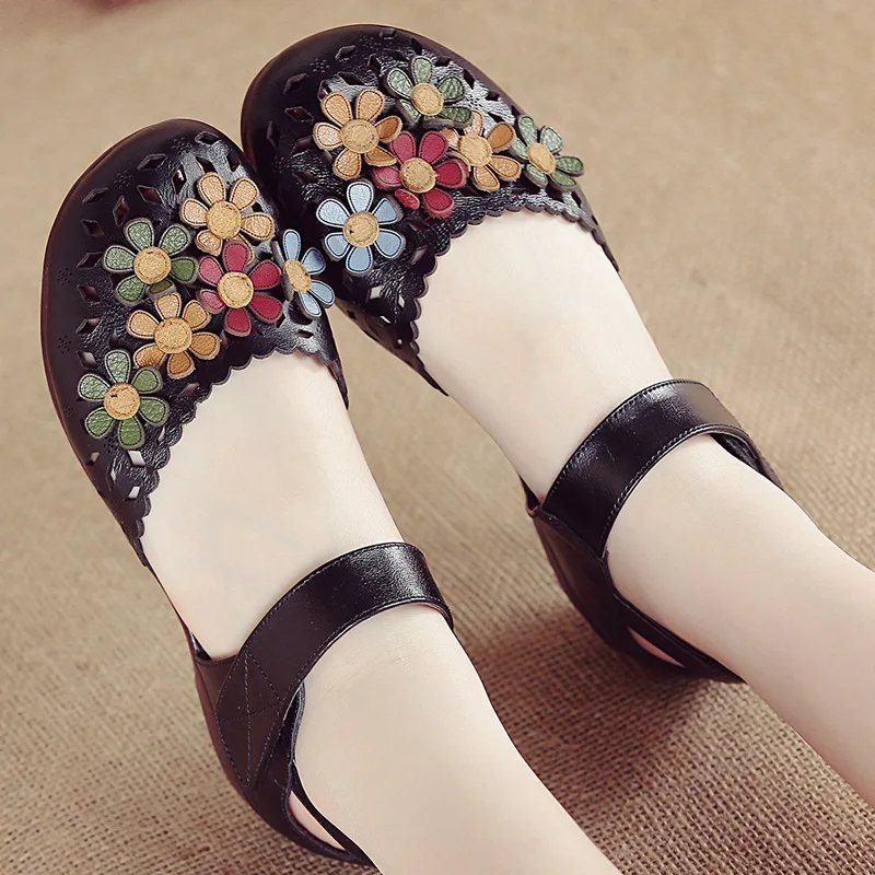 Summer Hot Sale Ethnic Handmade Sandals Retro Flower Hollow Out Casual Sandals Fashion Low Heels Mom Shoes Ladies Rome Sandals