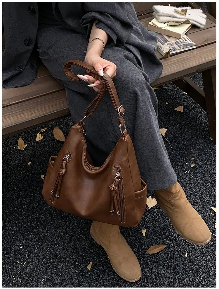 

Large capacity bag women's 2026 new messenger bag texture niche shoulder bag commuter tote bag