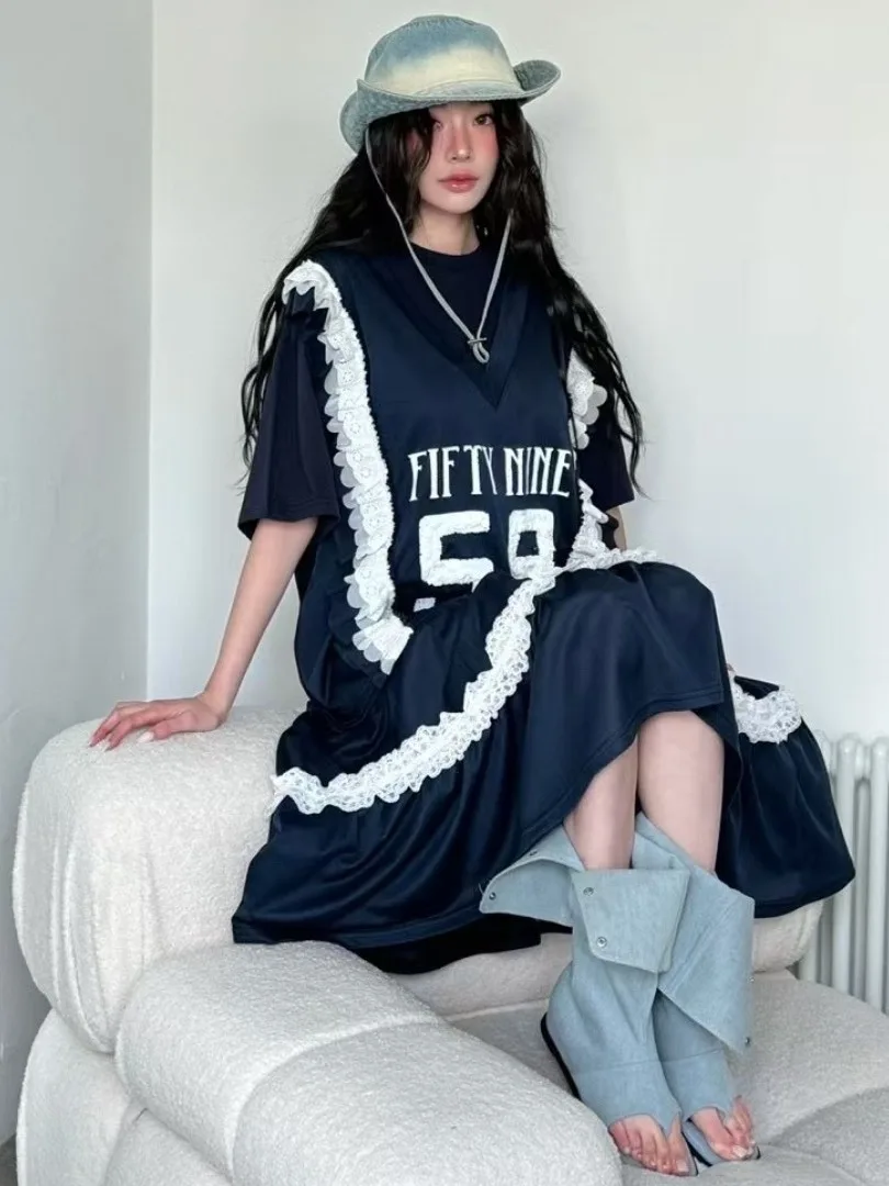 فستان كاجوال أنيق بنمط الكلية الرجعي متعدد الاستخدامات مع تطريز الدانتيل وطباعة الزهور ونمط الحروف، تصميم كاذب من قطعتين