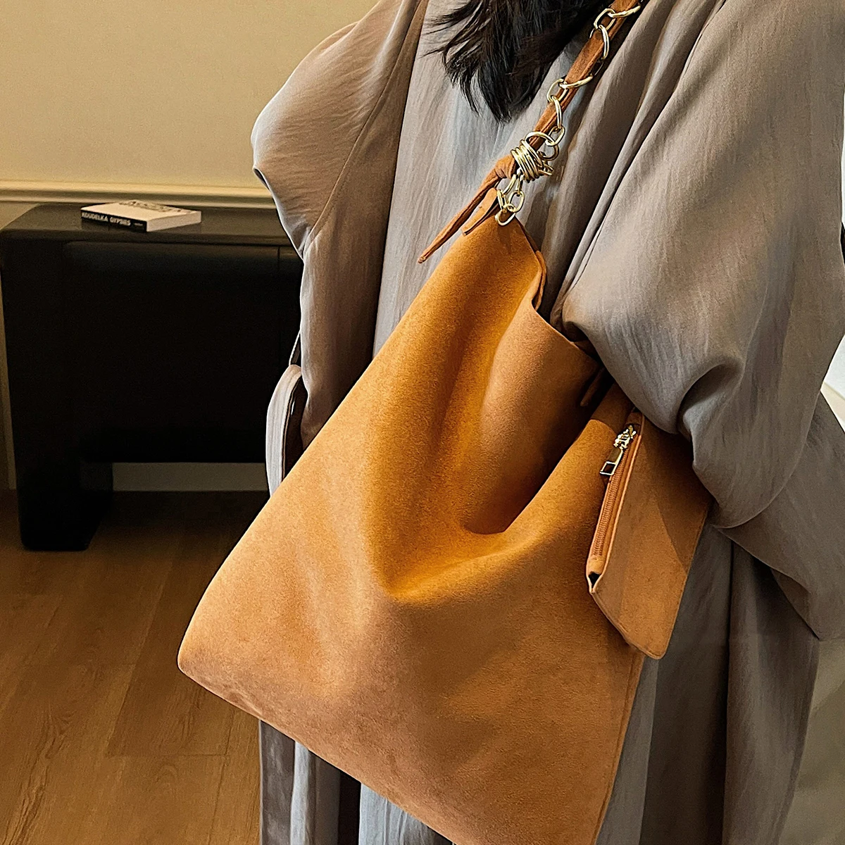 خمر المرأة الجلد المدبوغ حمل الحقائب سعة كبيرة الإناث اليومية التنقل سلسلة معدنية حقائب كتف الإناث تنوعا ماتي مقبض حزمة #3