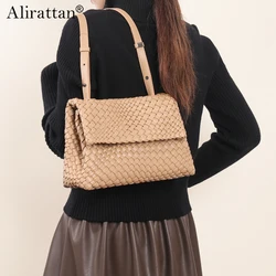 Fashionable Handmade Hollowed Out Woven Bag for Women's Leisure Large Capacity Single Shoulder Crossbody Bag Commuting Handbag