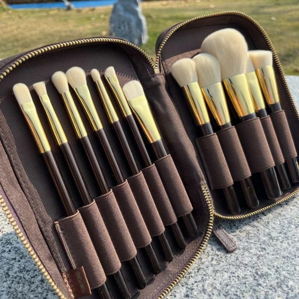 人間工学に基づいたファンデーション、チーク、コントゥアリング用高級メイクブラシセット、低刺激性合成毛、レザー製トラベルケース