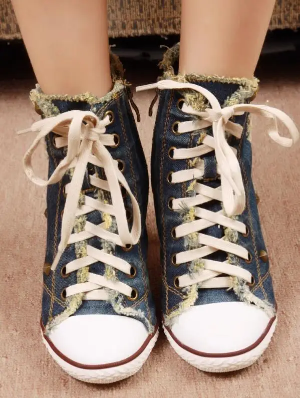 Sepatu Boots Wanita Model Cowboy Musim Semi dengan Rivet Logam, Denim Berumbai, Hak Tinggi, Tali Sepatu, dan Ritsleting Samping