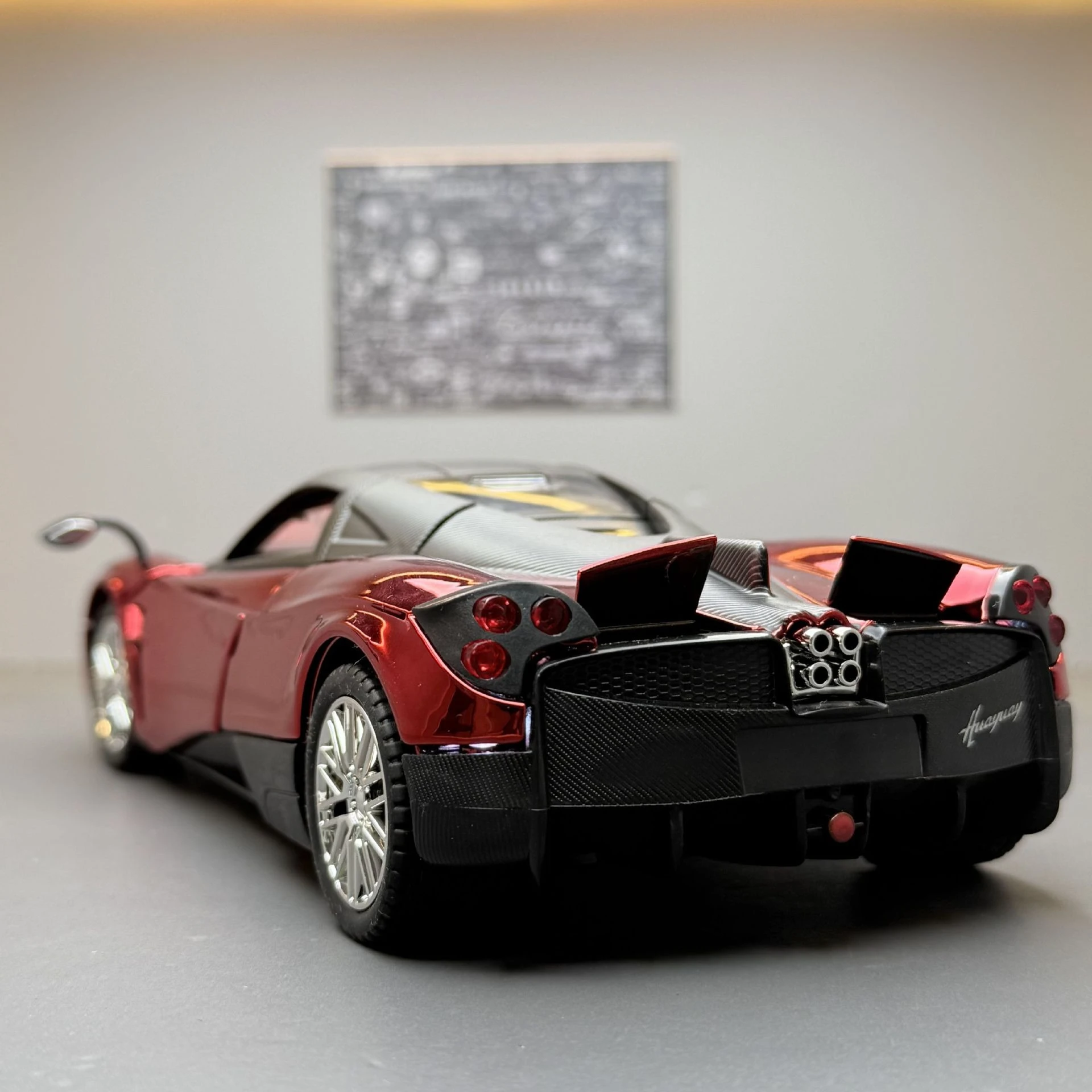 1:24 パガーニ Huayra Dinastia スーパーカー合金ダイキャストカーモデルサウンド & ライトプルバック子供のおもちゃグッズ誕生日プレゼント