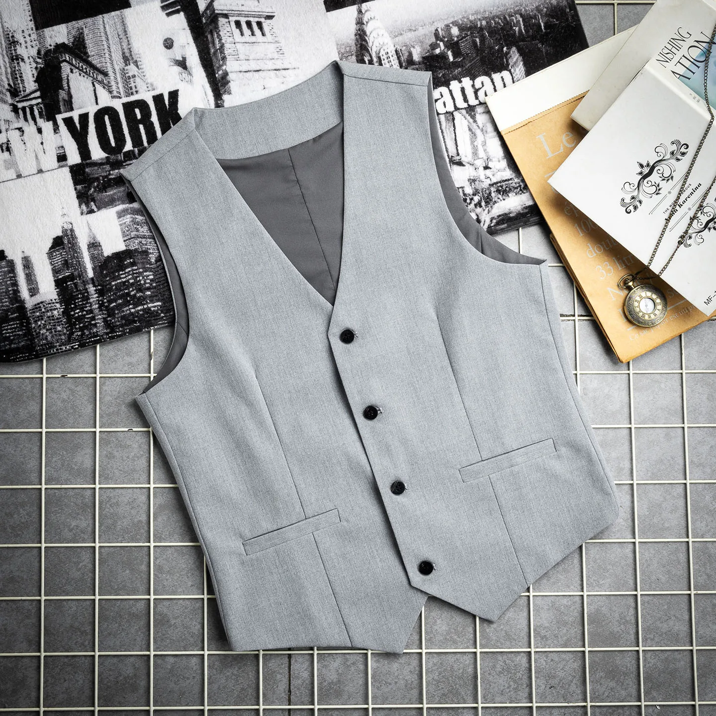 

Серый мужской жилет в британском деловом стиле с V-образным вырезом, на одной пуговице, приталенный, универсальный, всесезонный, дышащий, из полиэстера, для повседневной носки