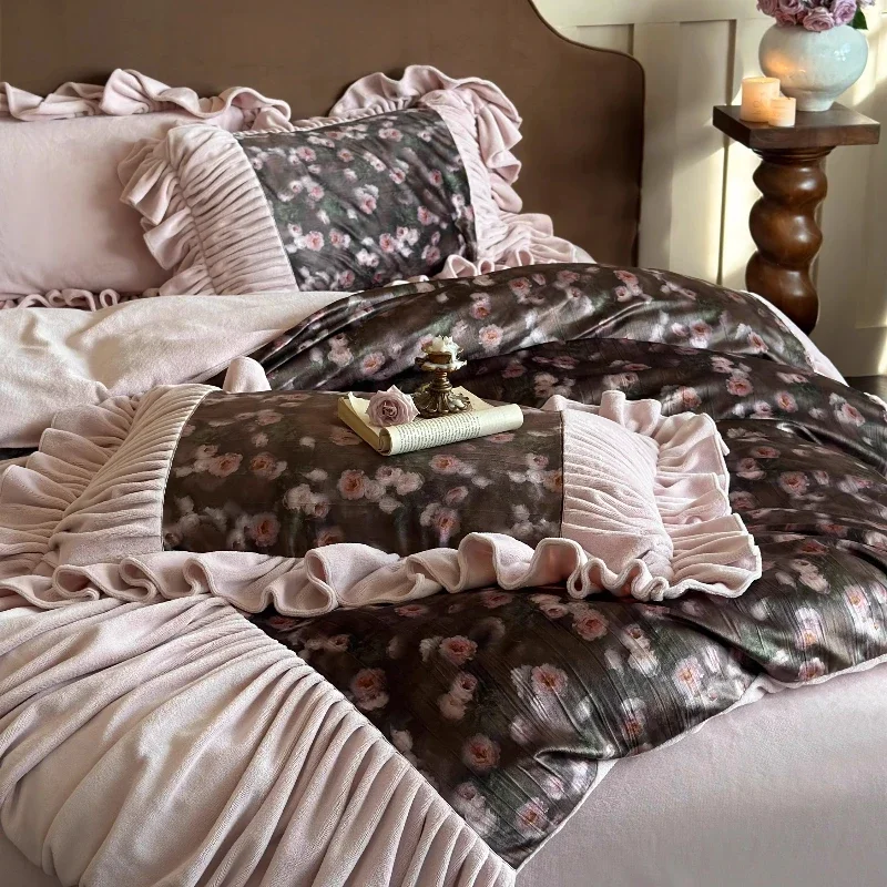 

Niche French retro winter thickened milk fleece four-piece warm velvet pleated edge bedding