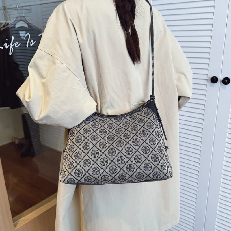 

Premium Women's Crossbody-Bag Crafted From Star-Patterned Leather Boasting Oslo Vintage Spacious Soft Daily Look​