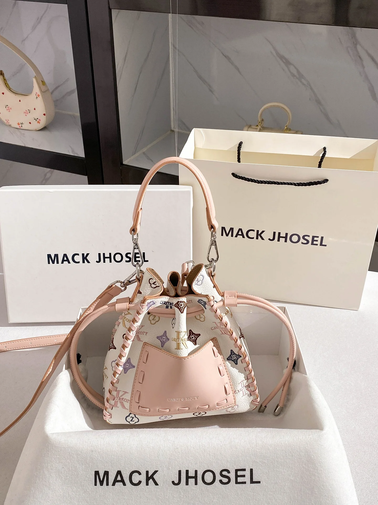 sac-seau-imprime-tendance-mack-jhosel-pour-femme-–-sac-a-main-Ete-2026-tresse-porte-main-ou-bandouliere-capacite-moyenne