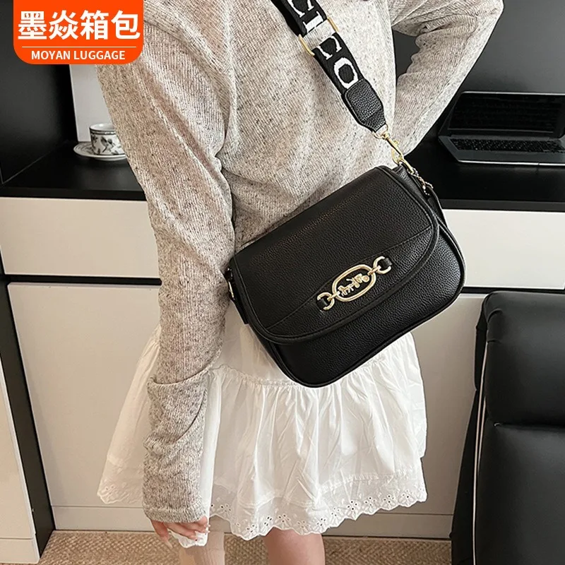 

2025 New Women's Saddle Bag Vintage Shoulder Crossbody Purse Versatile Underarm Handbag Printed Fashionable Tote for Daily Use