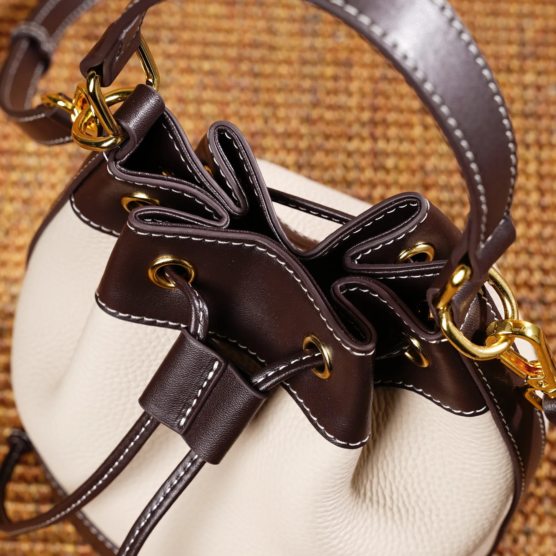 Ваша сумка-ведро из нержавеющей стали 2025 года. Универсальная натуральная кожа, носить как сумка через плечо, через плечо или ручная.