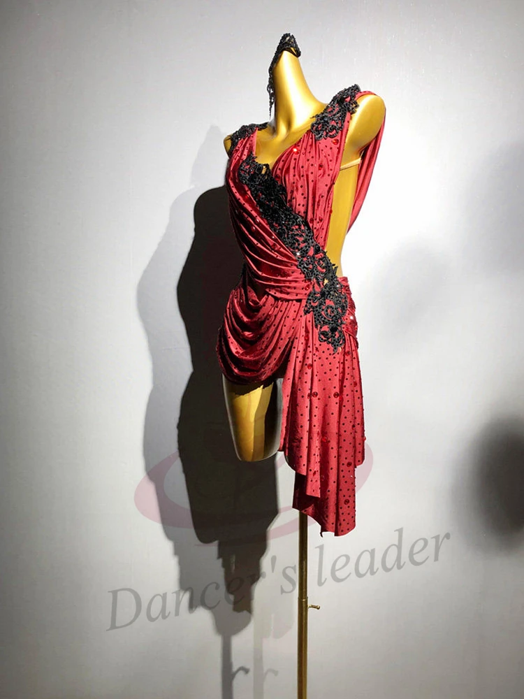 Tancerze latynoamerykańscy, dorosłych i dzieci, ekskluzywna, szyta na miarę czerwona sukienka z haftowanymi kwiatami, sukienka do tańca tango i samby z kamieniami AB na występy.