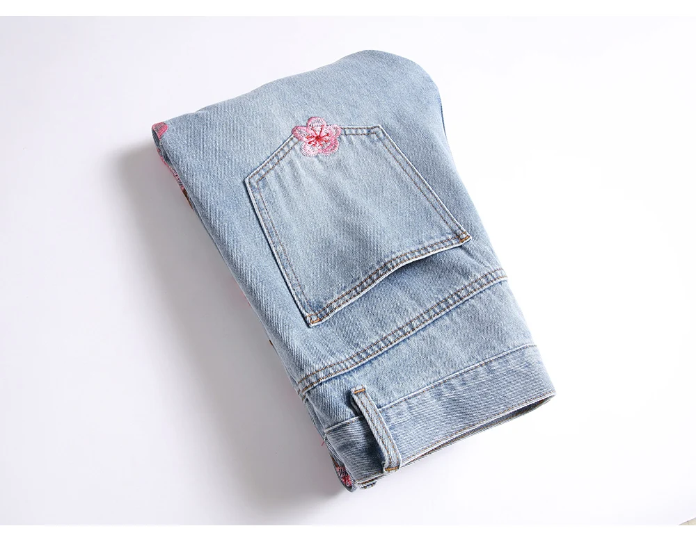 Herren-Jeans mit Sakura-Stickerei, Streetwear, Boot-Cut-Hose, ausgestellter Saum, ausgestellte Hose mit Rissen und Kirschblüten-Design – Detail 24