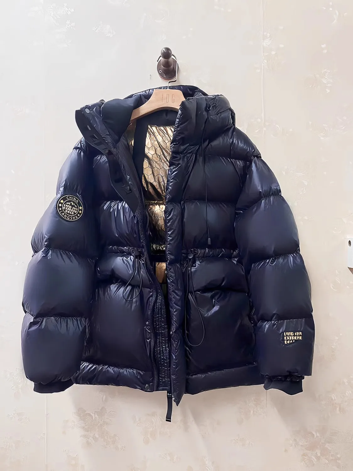 Schwarz goldene Schnalle Gänse daunen Ernte Daunen jacke weiblich Winter neue High-End-Streetwear Frau Kapuze verdickte kurze Mäntel