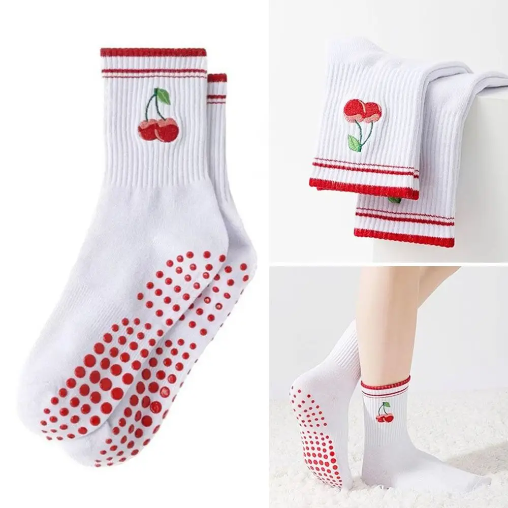Nowe bawełniane skarpety do pilatesu, oddychające skarpety do jogi w stylu Harajuku, antypoślizgowe skarpety z chwytem, pochłaniające pot, skarpety do połowy łydki.