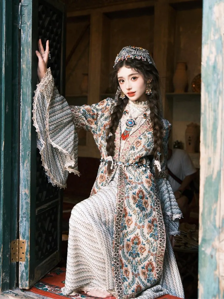 Nuova fotografia di viaggio e abbigliamento per ritratti di gruppi etnici nelle Regioni Occidentali