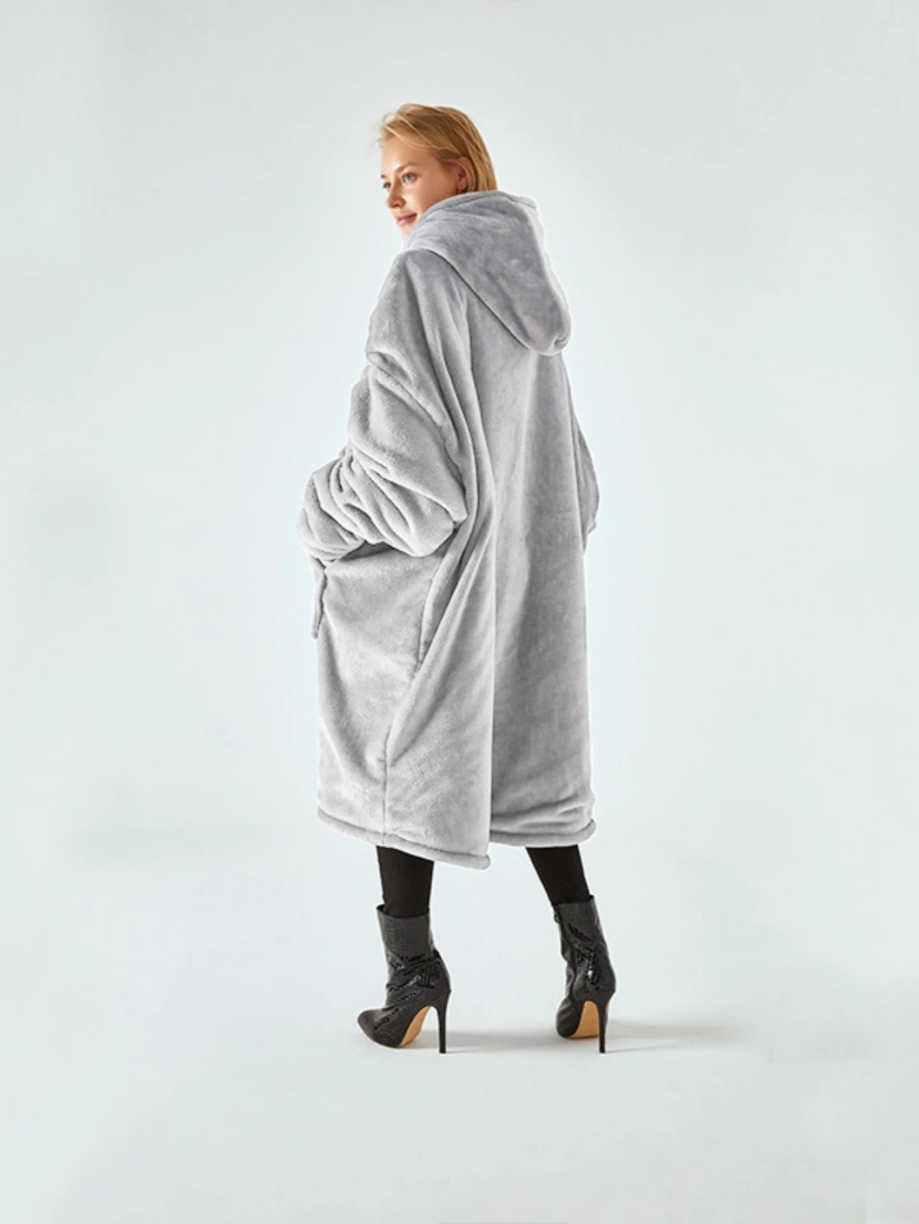 Solid color home warm plus velvet hooded zipper home clothes ladies flannel plush hooded nightgown