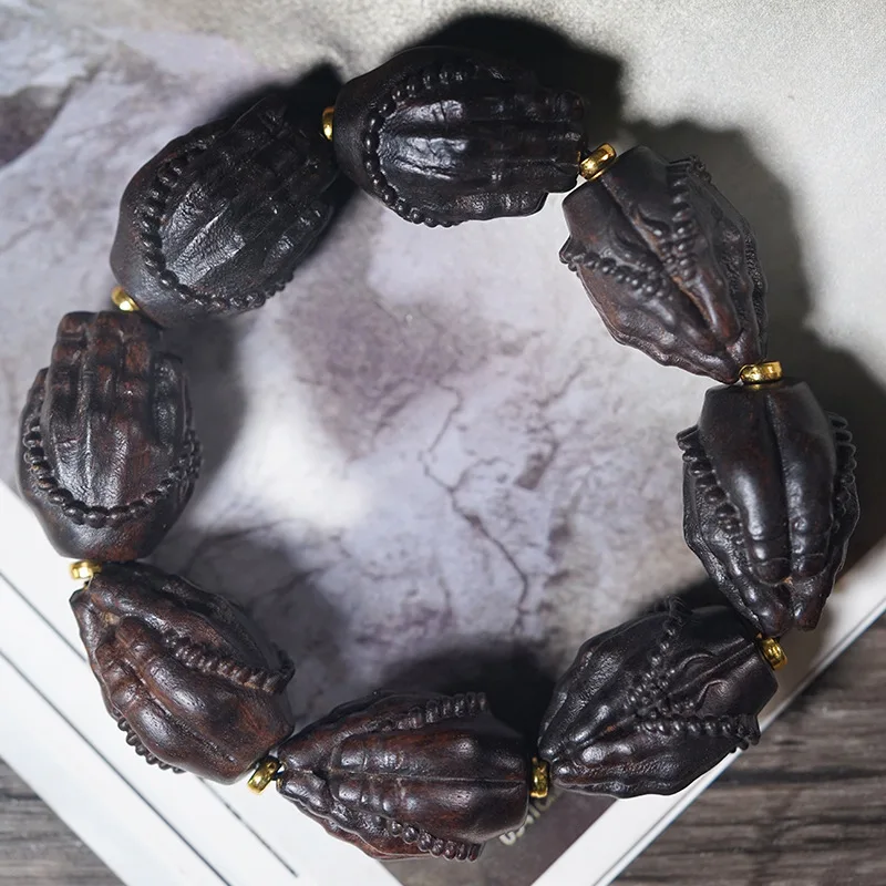 Agarwood carved , hand , wooden crafts, Bodhisattva chess pieces, old wood Buddha beads, bracelets, rosaries, a
