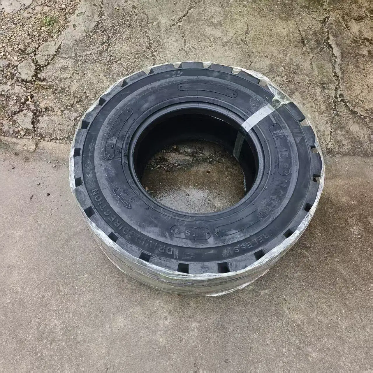 1pcs Sliding loader steel wheel hub infl-atable tire noz-zle 1614765