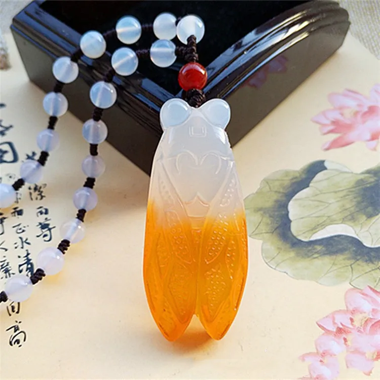 

Brazil Agate Pretty Chalcedony Cicada Pendant for Men and Women Blockbuster Fashion Pendant