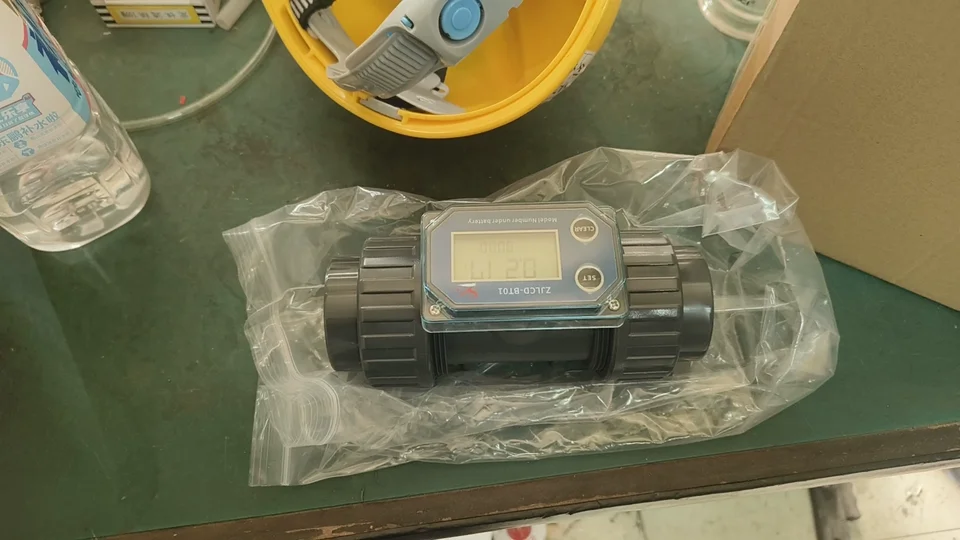

Digital Turbine Flow Meter with LCD Display for PVC Pipe - Electronic Measurement for Liquid Water Ideal for Farm Garden Irrigat