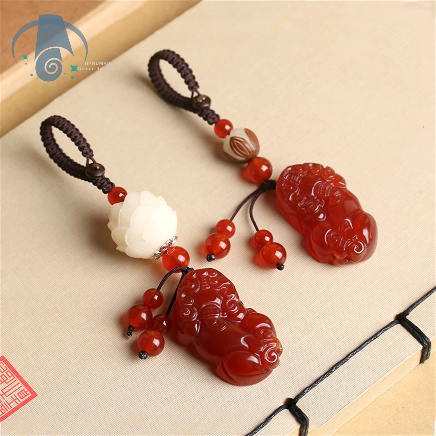 Natural agate jade Pixiu keychains car key pendants fashionable personalized creative pendants for couples and accessorie