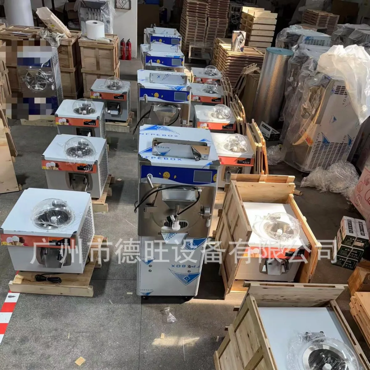 آلة الآيس كريم 24 لتر / ساعة، معدات القهوة ذات سطح الثلج للمقهى، آلة صنع الجيلاتو الإيطالية