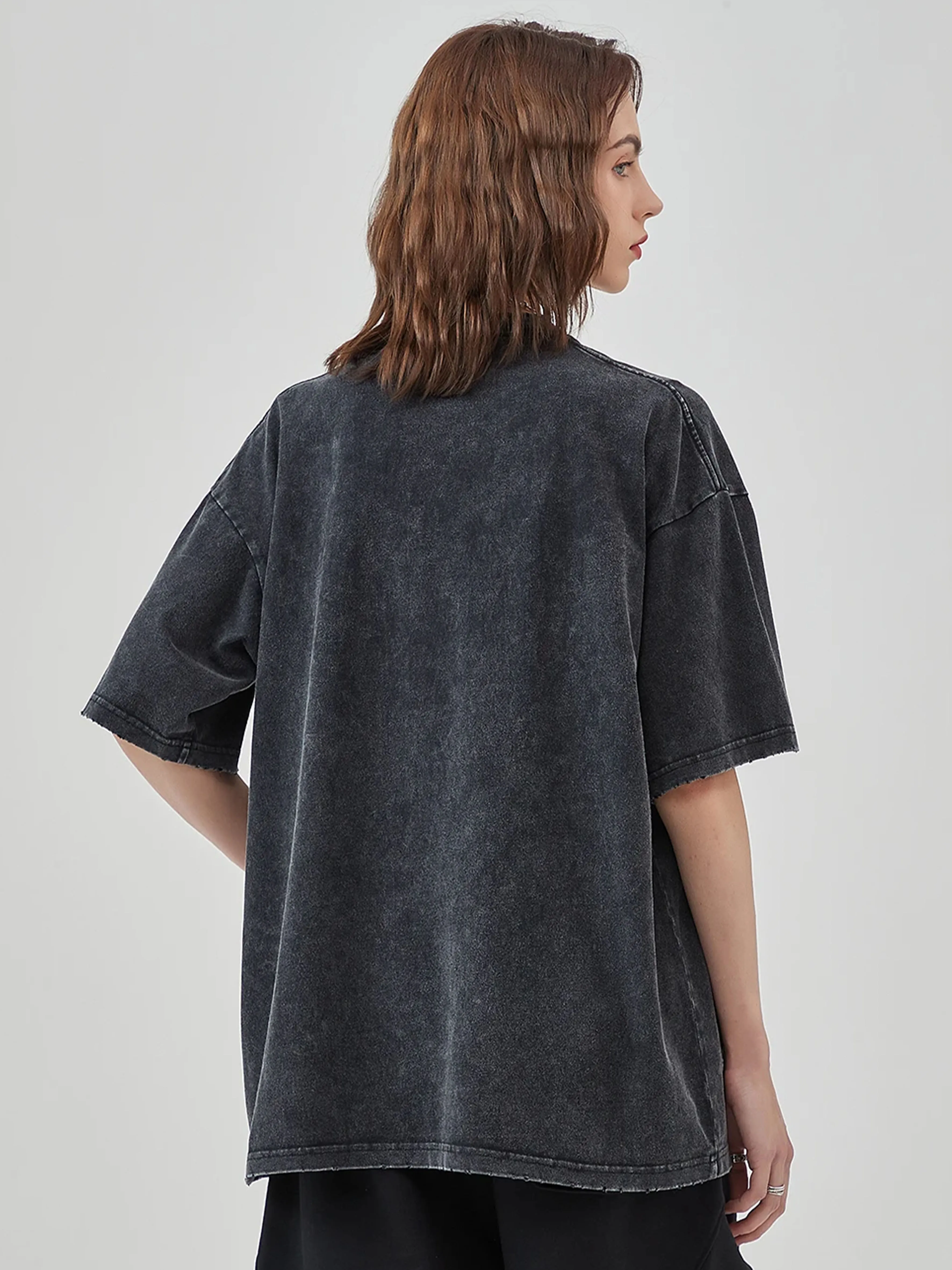 تي شيرت Life is better fishing أسود مغسول برقبة دائرية فضفاض ومريح للنساء والرجال مثالي لعيد الميلاد الشتوي