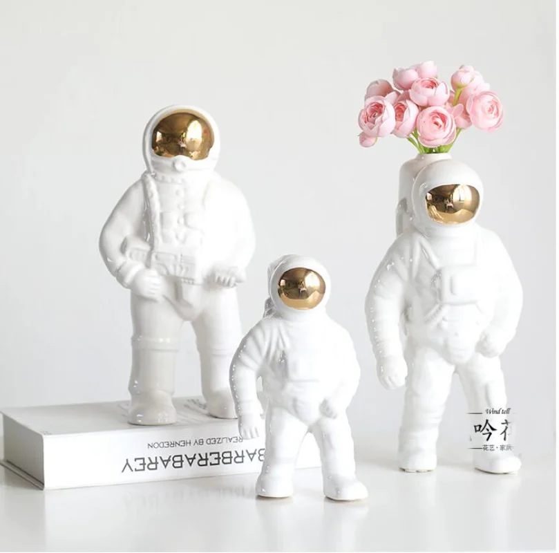 Space man Astronaut Vase Ceramic Model Unique Astronaut Vase Dried Flowers White Ceramic Vase for Table Top Decor Tool