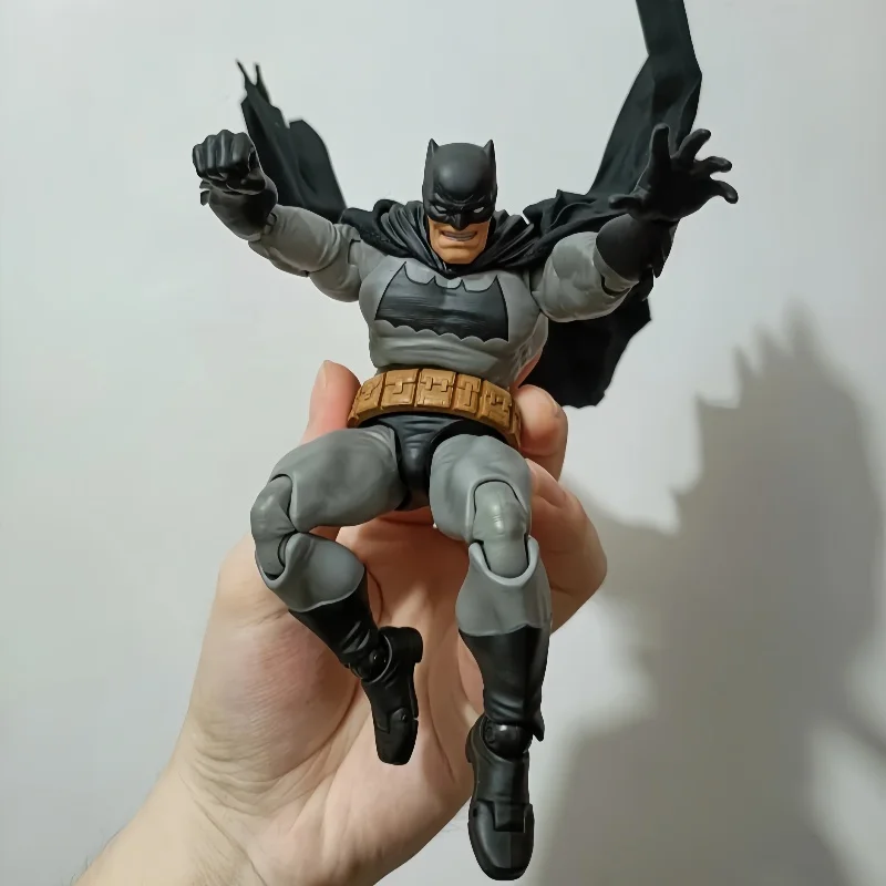 Original  In Stock MEDICAM MAFEX Comic Edition Batman Dark Knight Returns 6194 Action Figure Model Toys Gifts