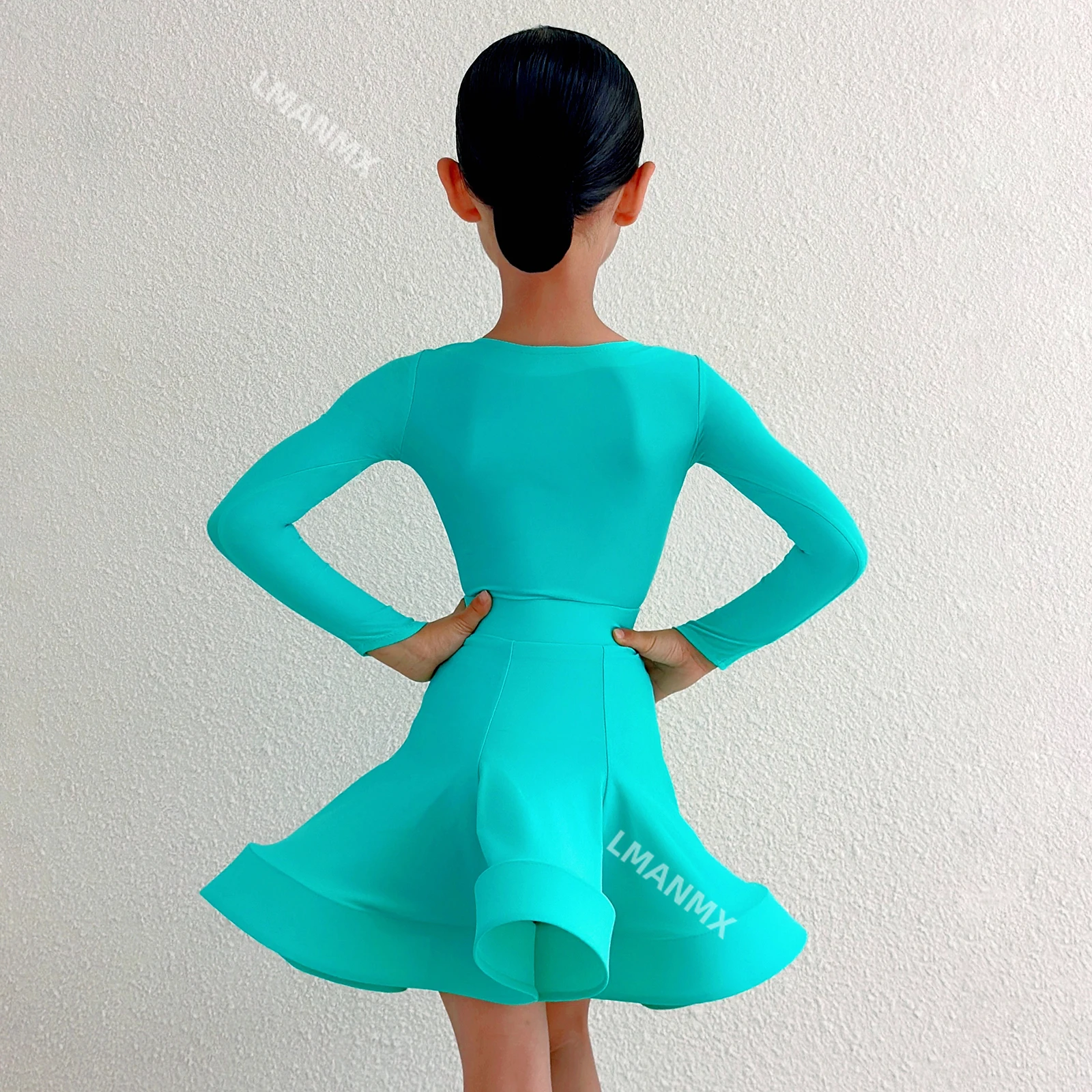 女の子用の新しい長袖高級プロフェッショナルパフォーマンスコスチュームセット（大型ディスプレイ規制付き）