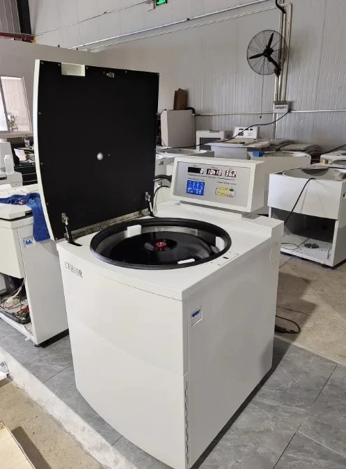 Centrifuga da laboratorio per montaggio a pavimento CFH10R 6x1000ml Centrifuga refrigerata ad alta velocità e ultra capacità da 6 secchi per blood bank
