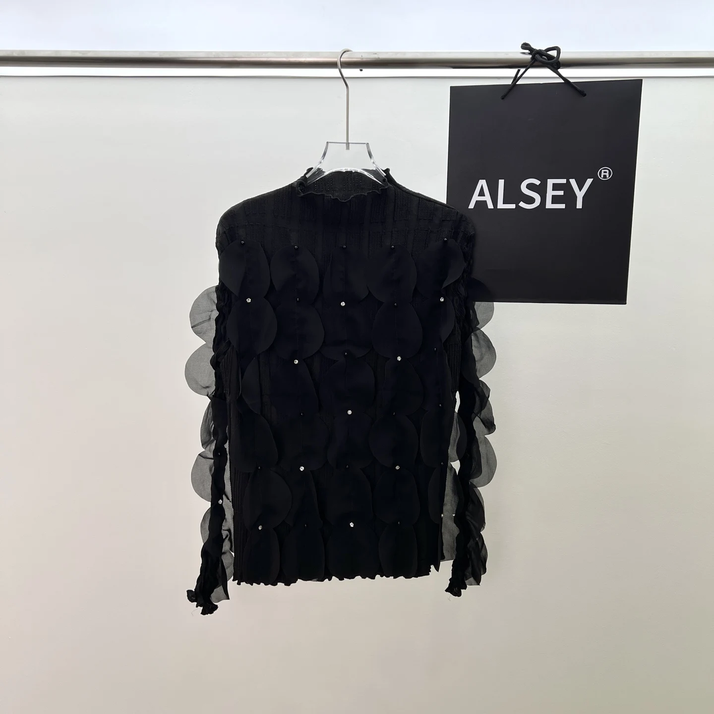 

Miyake Pleated Solid Color Embroidered Blouse 2025 Spring New Versatile Temperament Half-high Neck T-shirt