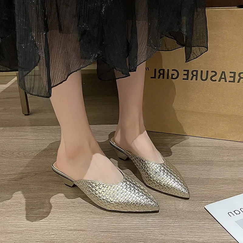 

Лидер продаж 2025, женские модные тапочки Baotou, новые весенние тапочки с острым носком, мягкие водонепроницаемые нескользящие туфли на толстом каблуке с неглубоким носком