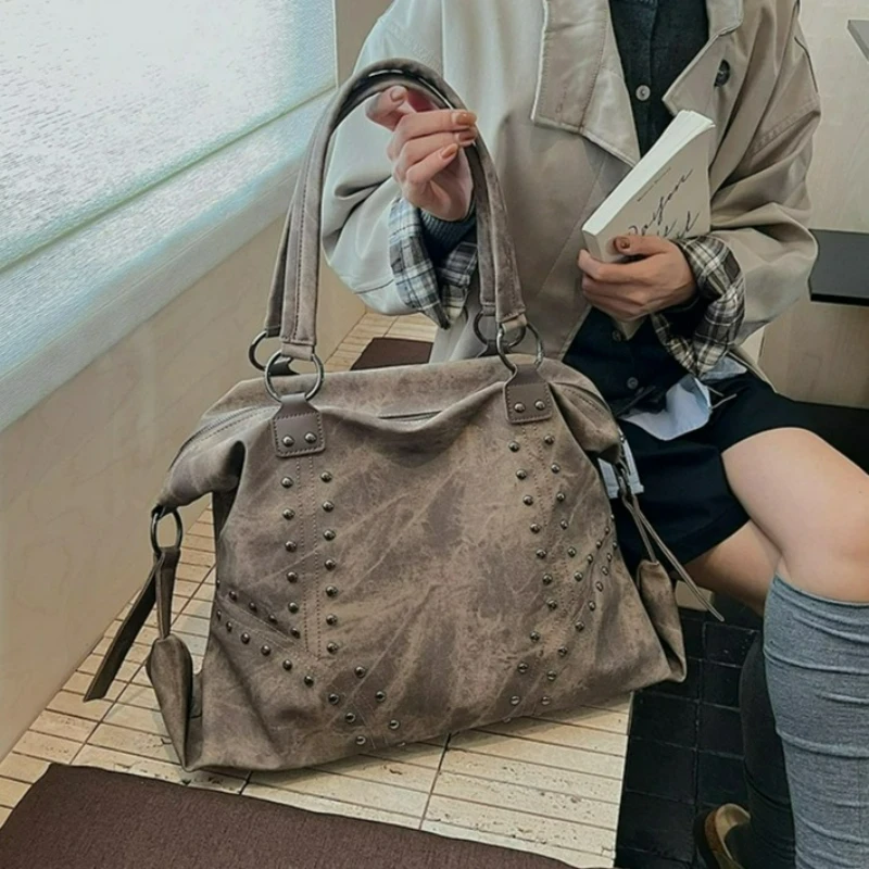 

Модная вместительная повседневная сумка для женщин. Новая практичная дорожная сумка. Многофункциональная сумка через плечо для повседневного использования.