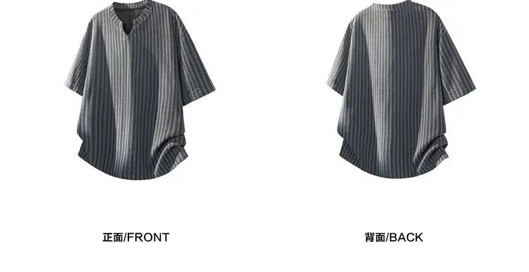 Herren-T-Shirt mit V-Ausschnitt, kurzen Ärmeln, vertikal gestreiftem Jacquard-Stoff, lockerer Passform, atmungsaktiv, lässig, für den Alltag, mit abgerundetem Saum. – Detail 8