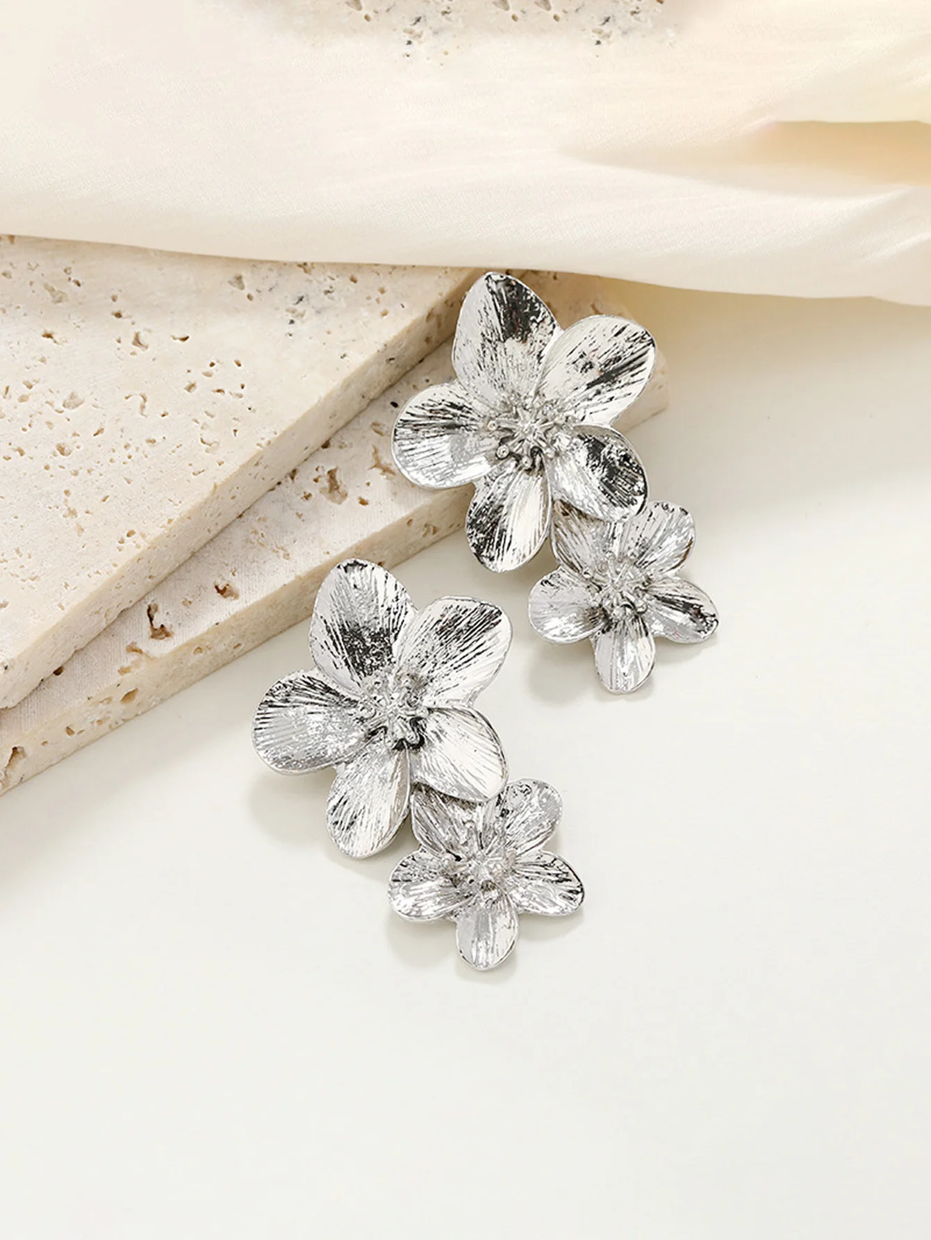 HUANZHI Silver Color Fashion Double Layered Flower Earrings for Women Girls Creative Trendy Women Metal Jewelry Gifts 2024 New