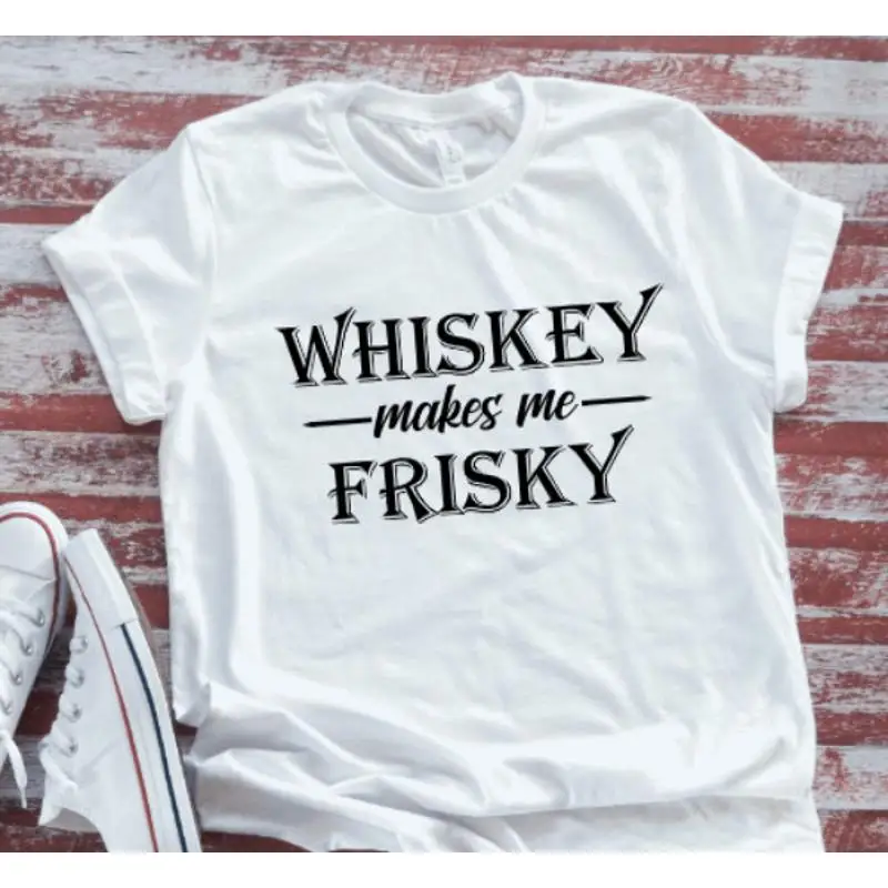 ويسكي يجعلني فريسكي تي شيرت أبيض ناعم