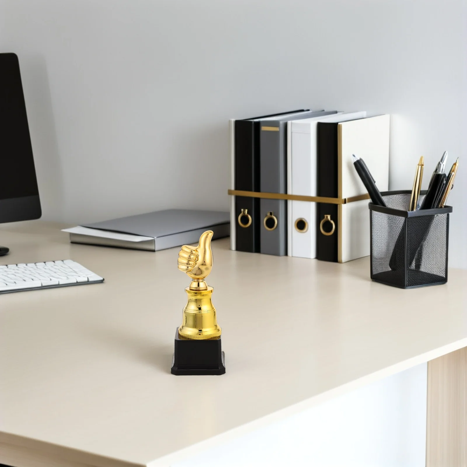 

Plastic Thumb Up Trophy Gold Color Student Recognition Award Sports School Winner Award Sculpture Football Trophies