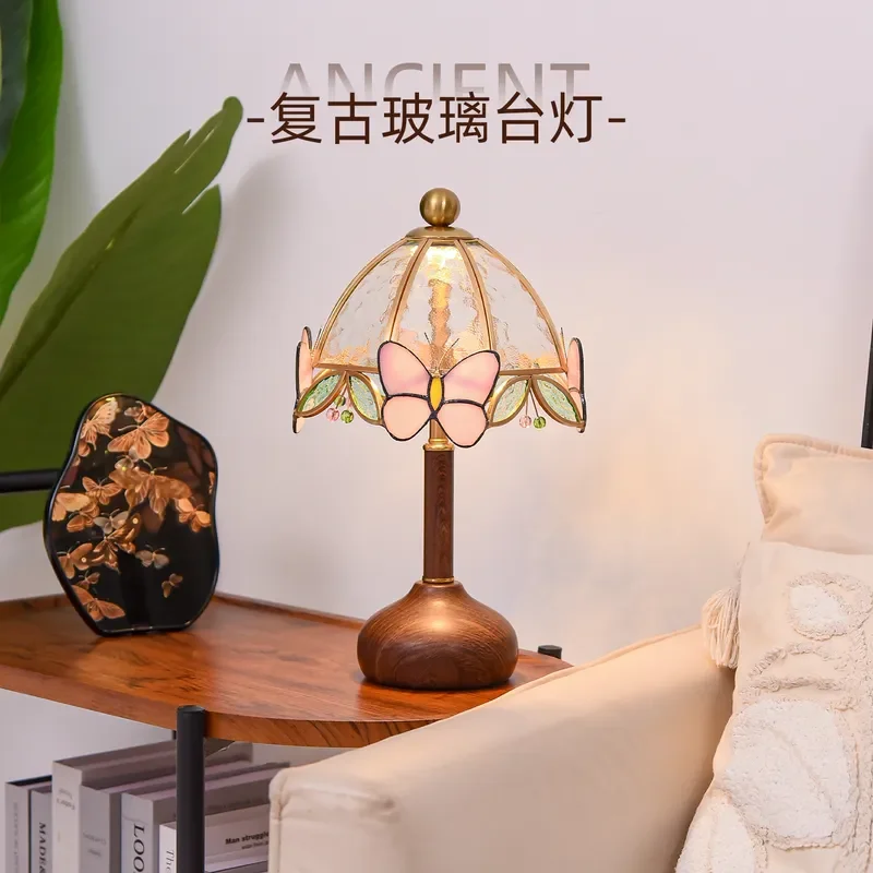 Vintage French Medieval Style Butterfly Desk Lamp Rechargeable LED Night Light for Bedroom Bedside Decor American Retro