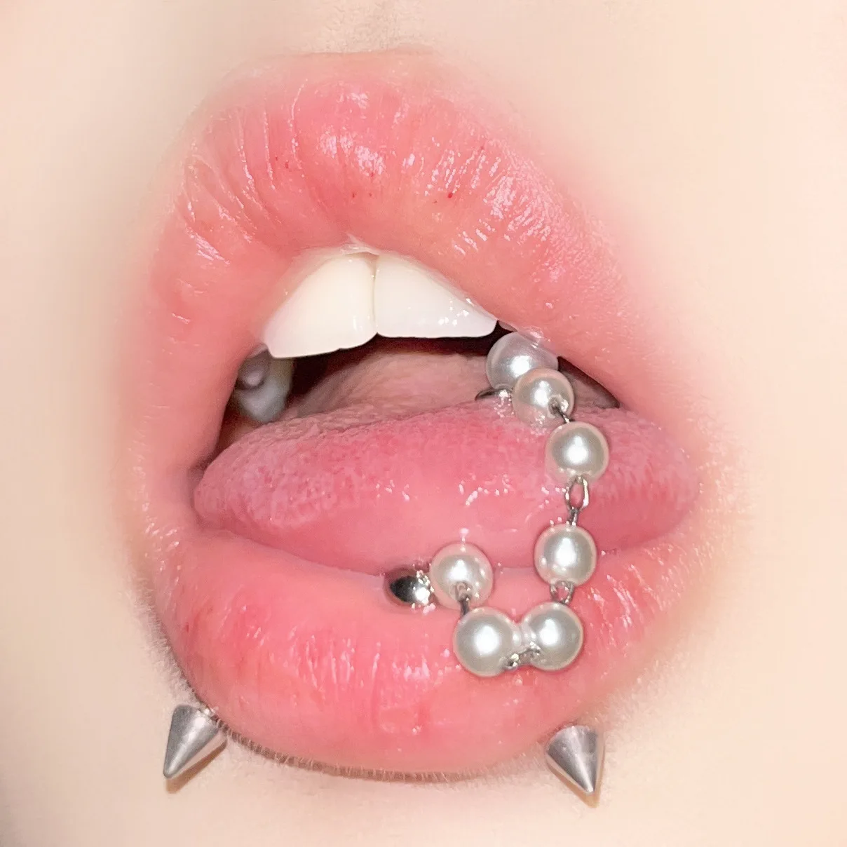 Fashion Acrylic Pearl Tongue Piercings With Chain Girl Cute Small and Popular Tongue Rings Nipple Studs Jewelry