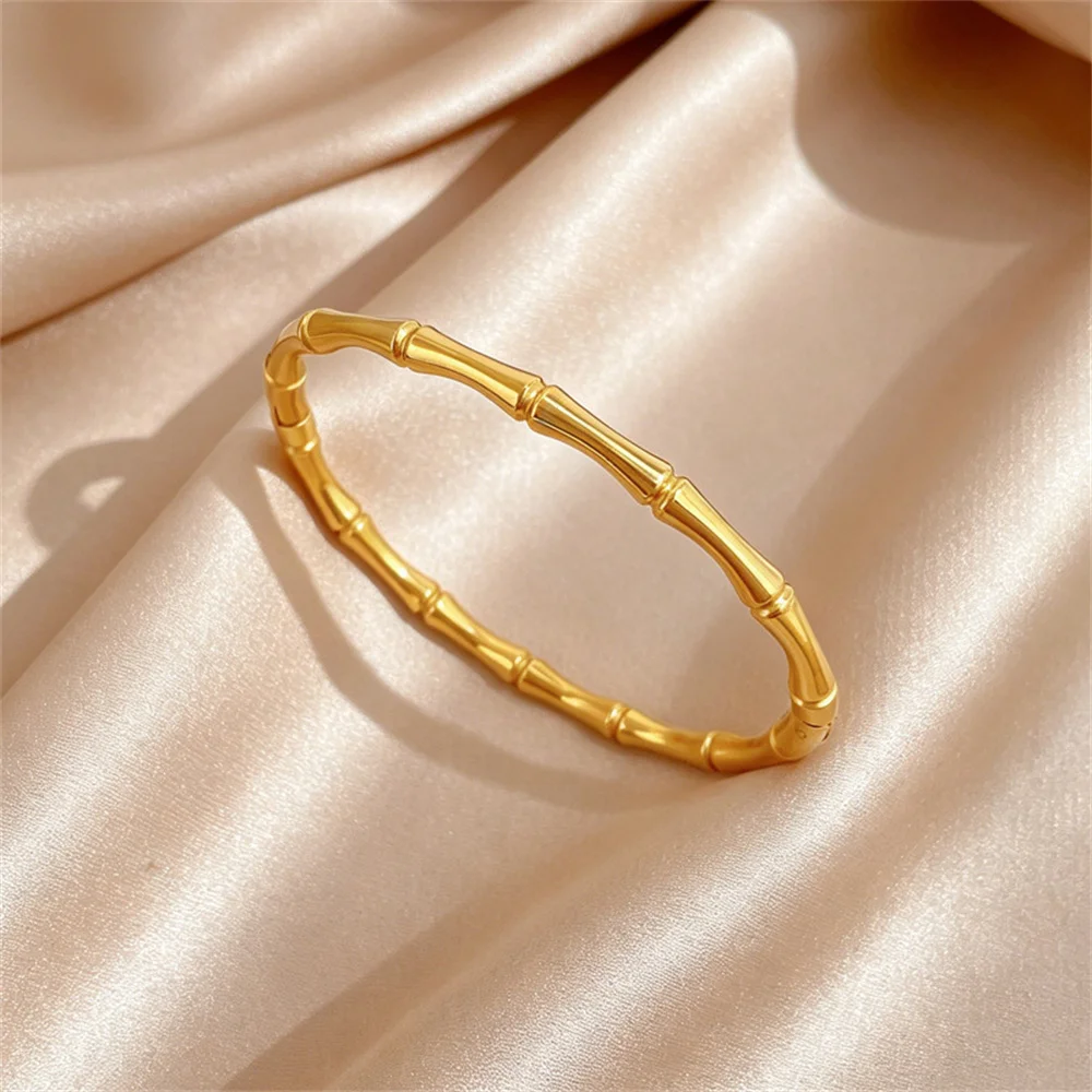 Edelstahl-Armband mit minimalistischem Bambusknoten und glatter Oberfläche für Frauen mit einem hochwertigen Eindruck, vielseitiges Geschenk für den täglichen Gebrauch. – Detail 5