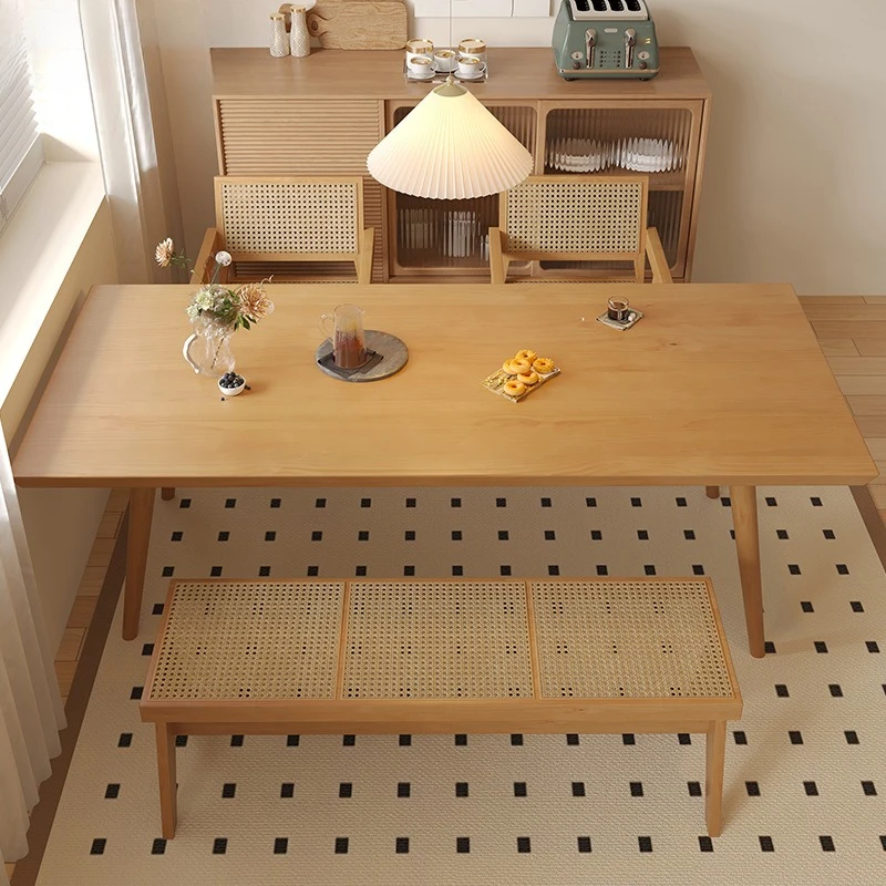 Esstisch aus massivem Holz