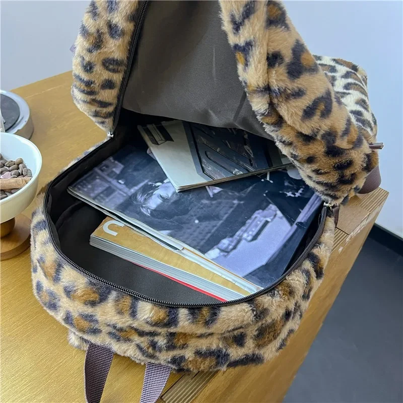 Mochila com padrão leopardo para mulheres, grande capacidade, padrão tigre, veludo, venda quente, nova moda, 2024