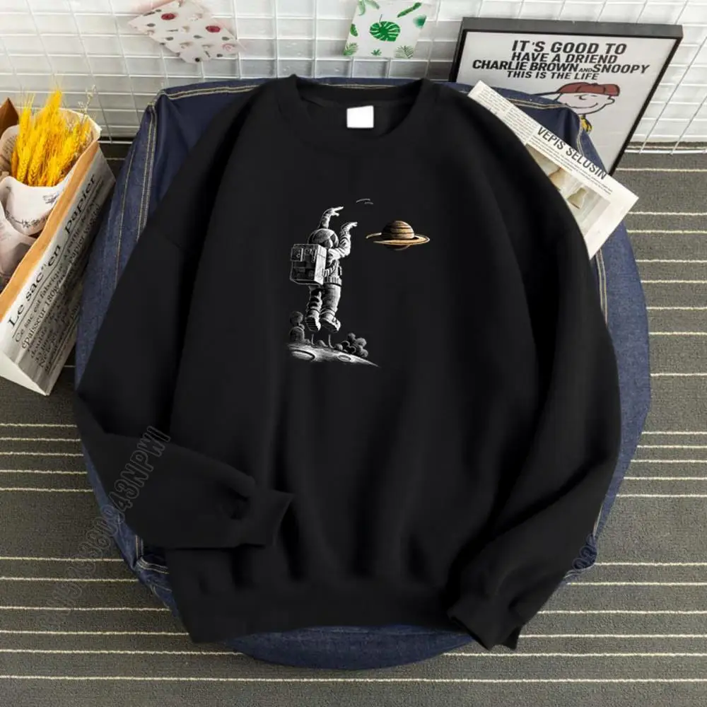 Astronaut Playing Basketball In Space Sweatshirt Men Comfortable Warm Pullover Fashion Loose Sweatshirt Autumn Streetwear