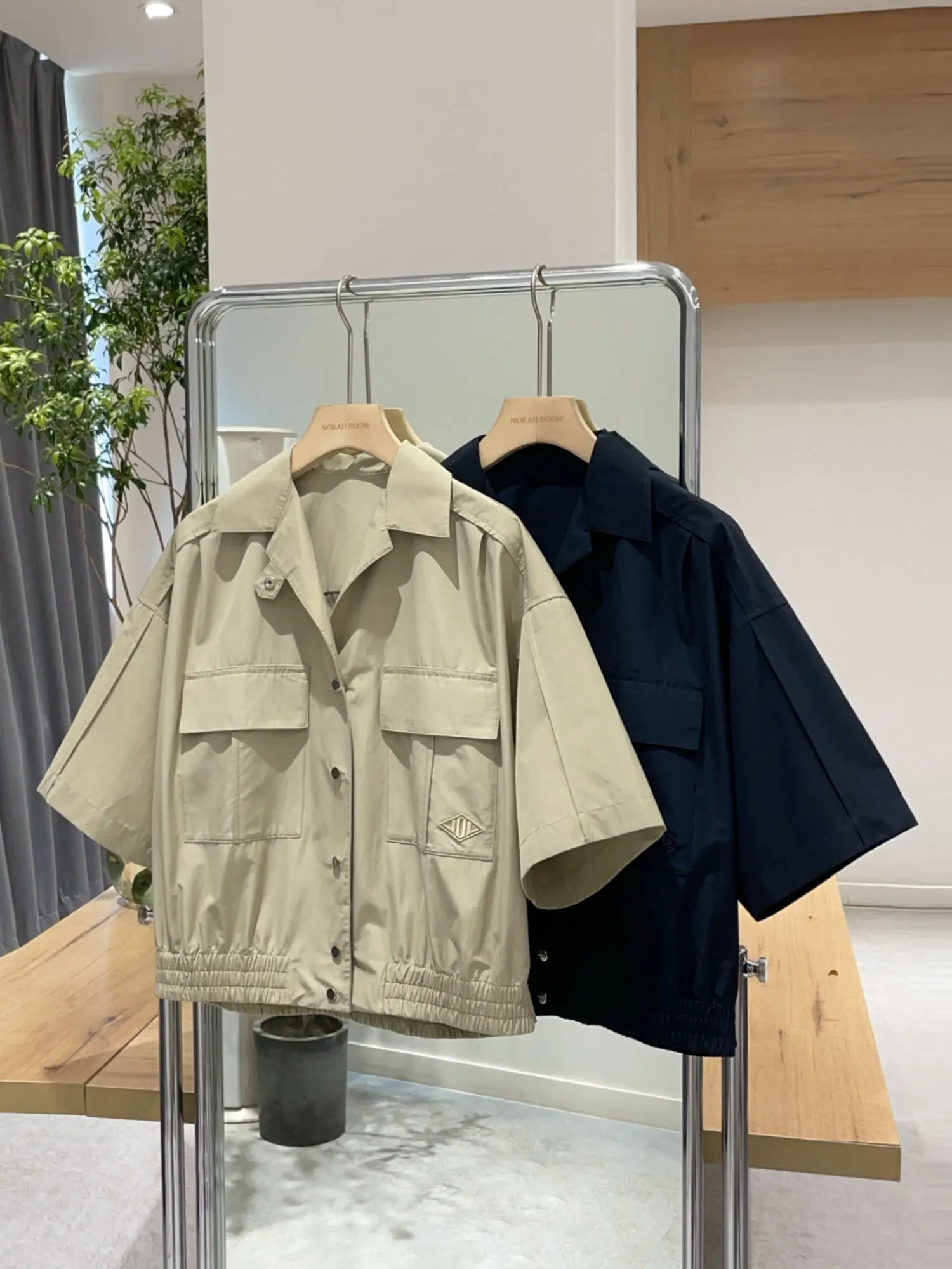 

Nok Xiaola Authentic 2025 Summer New Arrival Brand V-Line High-End Workwear Sle ort Sve Embroidered irt for Women